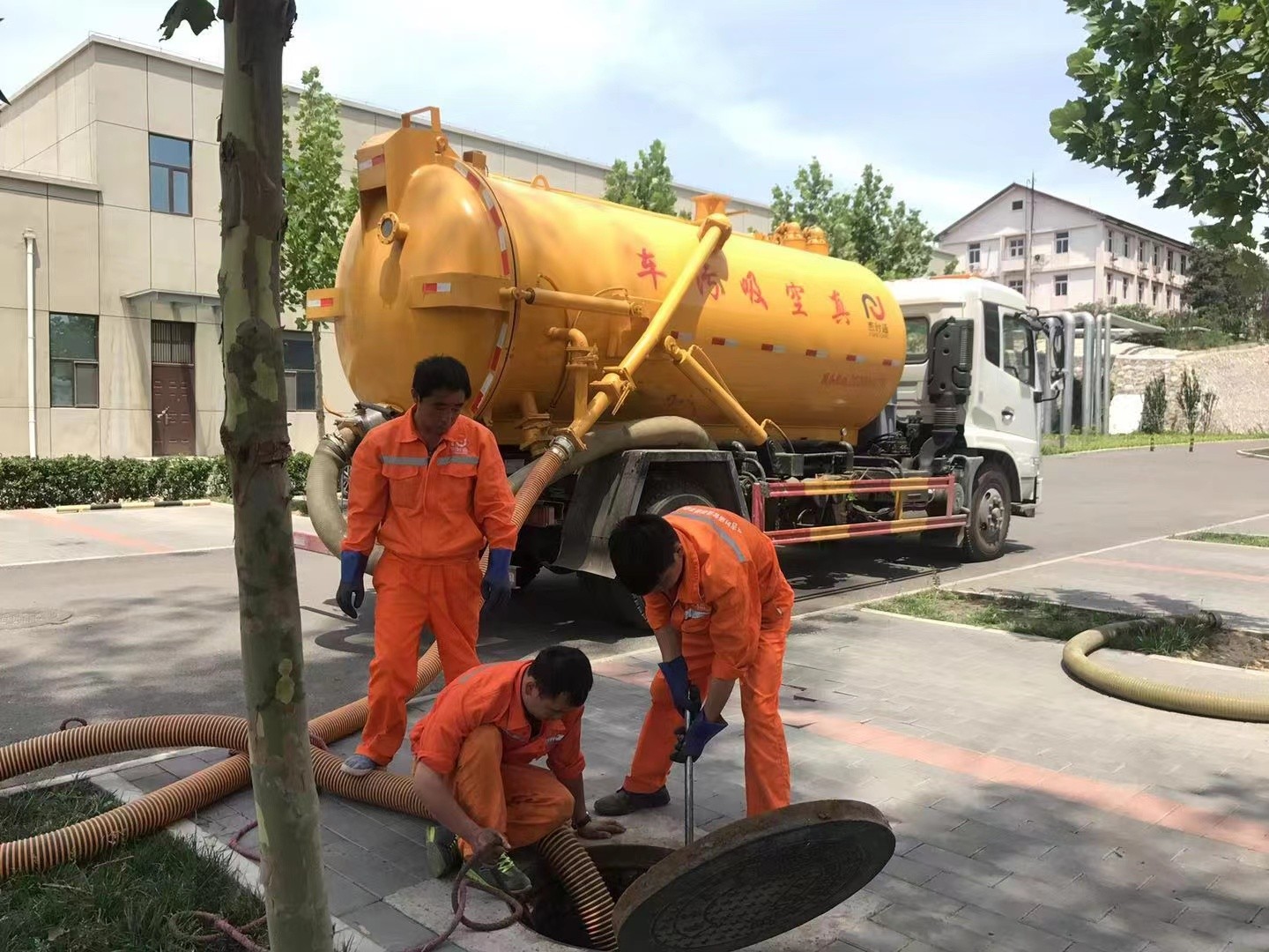 下花园化粪池清理与5-8吨吸粪车施工效率分析